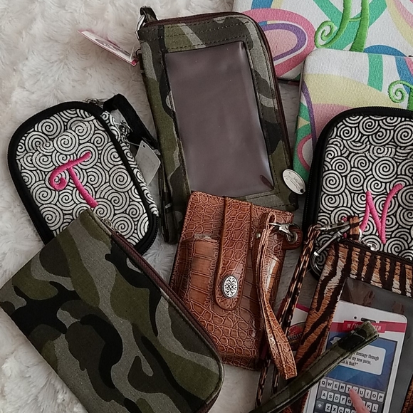 TWELVE OR MORE Resellers Bundle Wristlets and Wallets - Picture 2 of 11